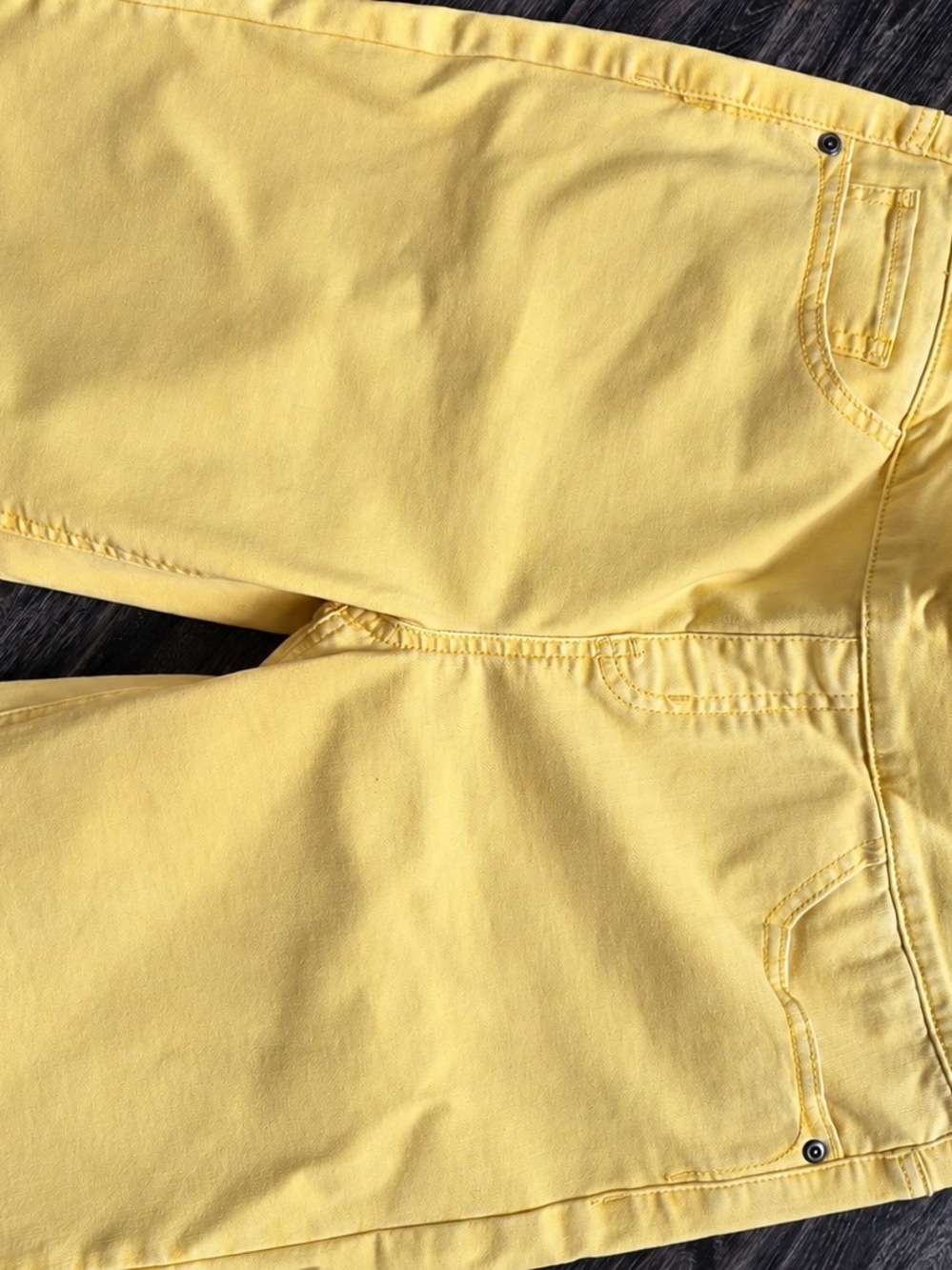 Westbound Petites Women’s Yellow Bermuda Shorts Size 12P Stretch Mid Rise - Picture 2 of 5